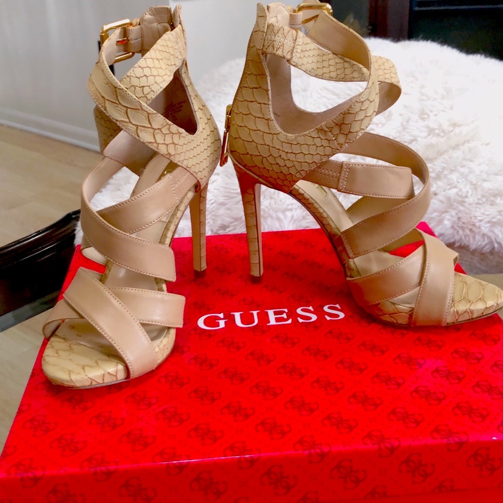 Like new beautiful without scratches or stains!